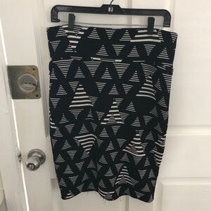 Lularoe Medium Length Stretchy Skirt Black and White Aztec Midi Medium
